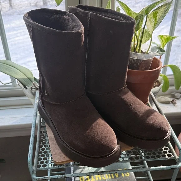 Skechers Women's Brown Boots - Picture 1 of 2